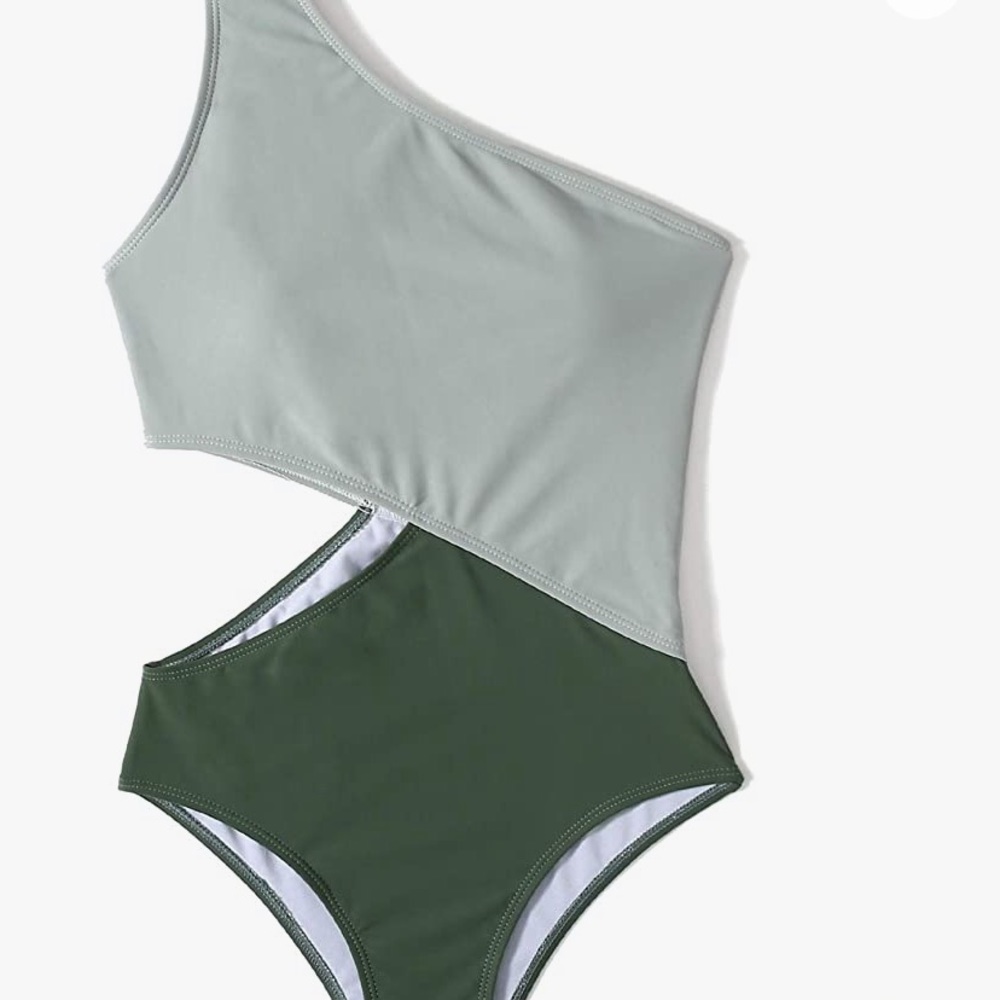 NEW Women’s Large, one piece cutout swimsuit